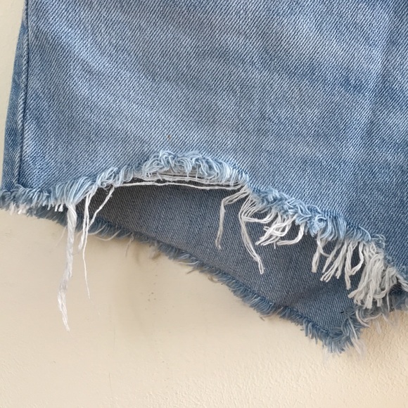 Levi’s Premium jean shorts Sz 26 Daisy Dukes raw hem jean Shorts distressed - Picture 4 of 16